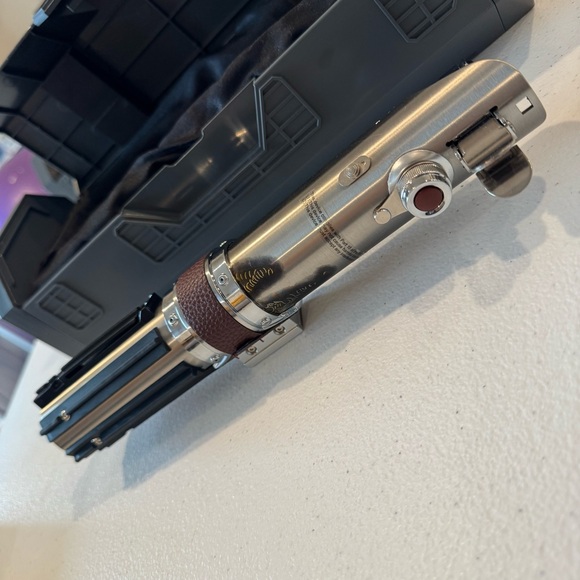 Reforged Luke Skywalker Legacy LIGHTSABER Hilt - Star Wars: Galaxy's Edge - Picture 8 of 14